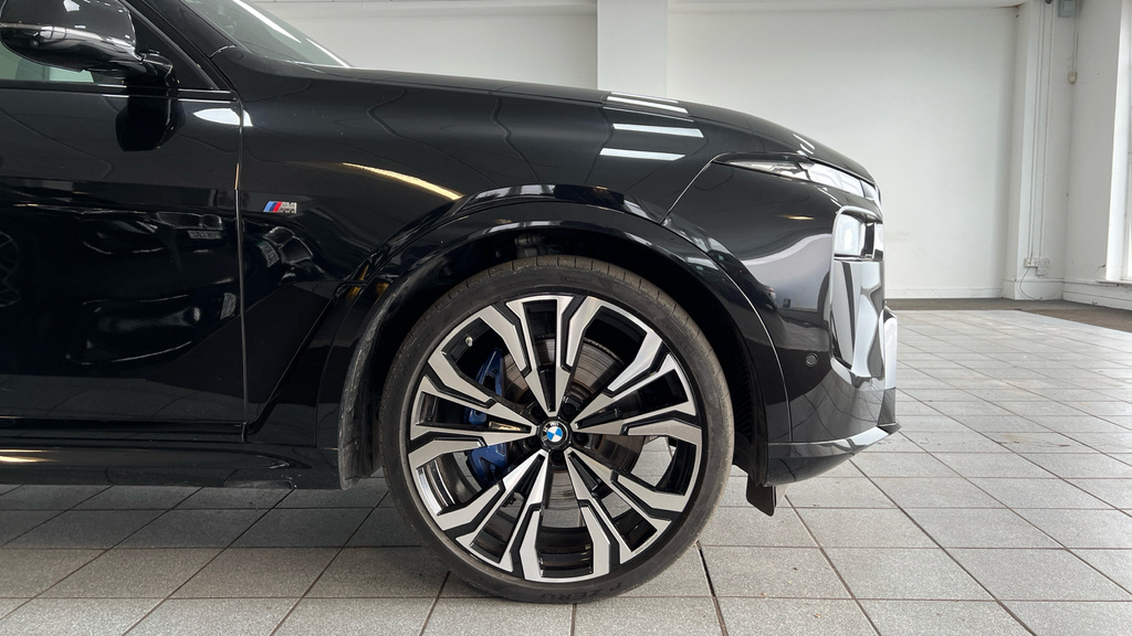 BMW X7 M Sport Black #32