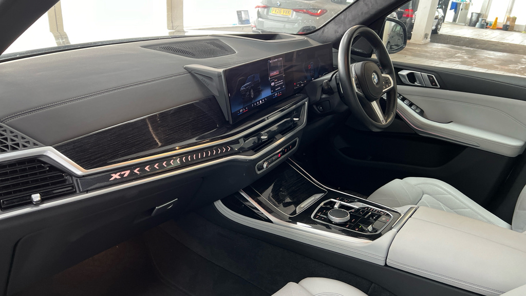 BMW X7 M Sport Black #17