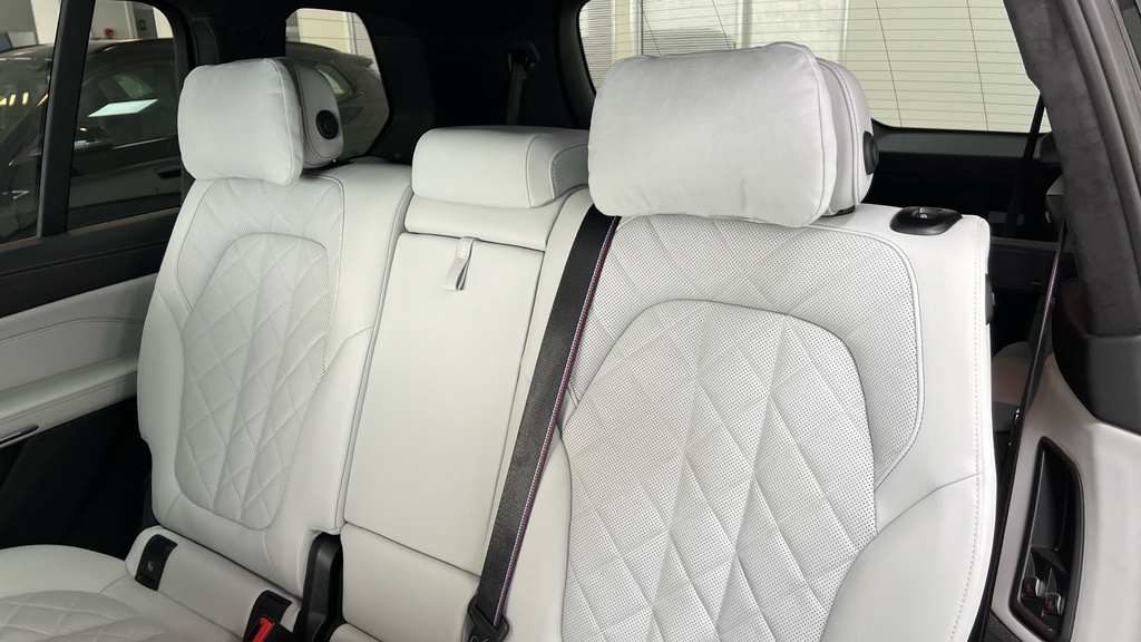 BMW X7 M Sport Black #30