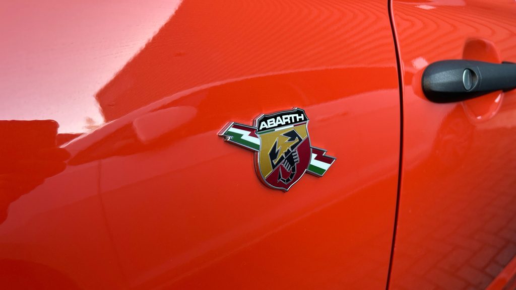 Abarth 695 2024 24 Abarth 695 1.4 T-jet 180 Competizione Black #33
