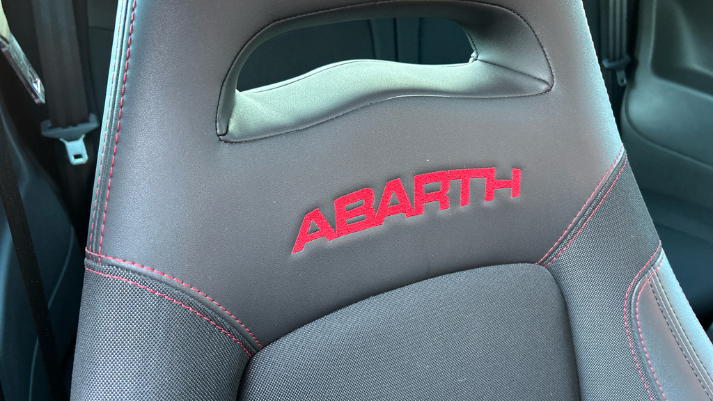 Abarth 695 2024 24 Abarth 695 1.4 T-jet 180 Competizione Black #34