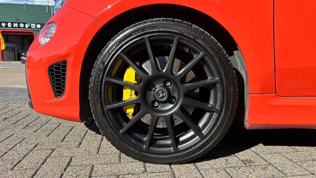 Abarth 695 2024 24 Abarth 695 1.4 T-jet 180 Competizione Black #19