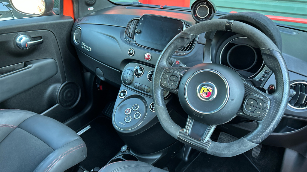 Abarth 695 2024 24 Abarth 695 1.4 T-jet 180 Competizione Black #9