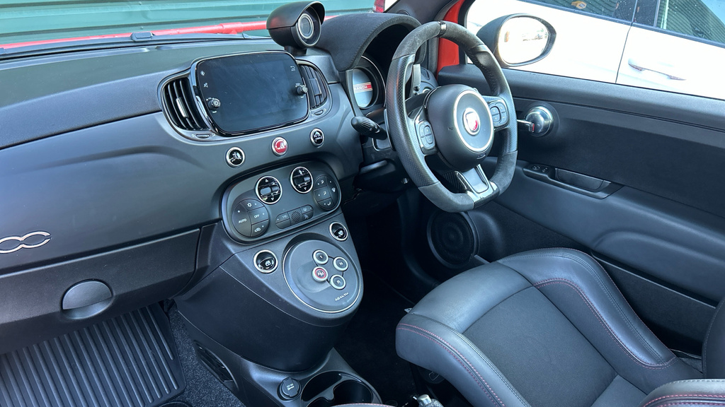 Abarth 695 2024 24 Abarth 695 1.4 T-jet 180 Competizione Black #10