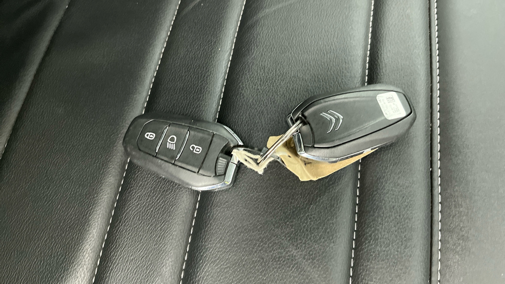 Citroen C4 1.5 Bluehdi 130 Shine Blue #32