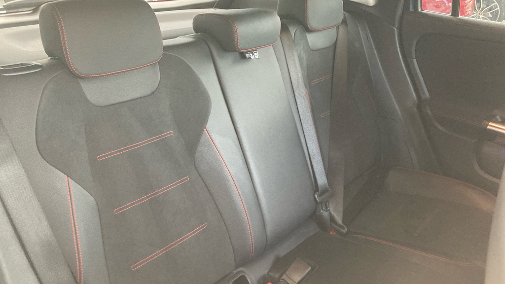 Mercedes-Benz GLA Class Gla 180 Amg Line Premium Black #22
