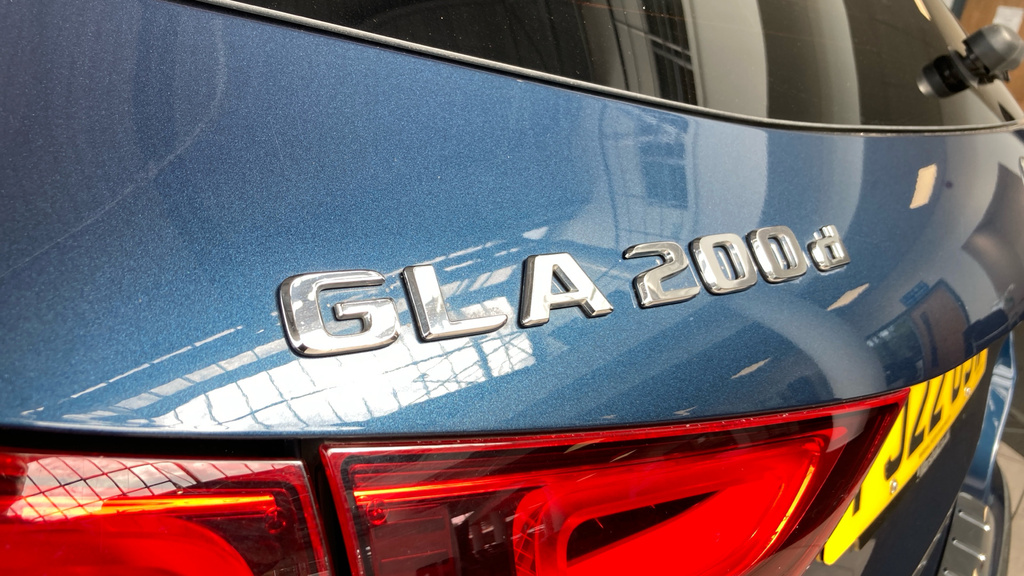 Mercedes-Benz GLA Class Gla 180 Amg Line Premium Black #26