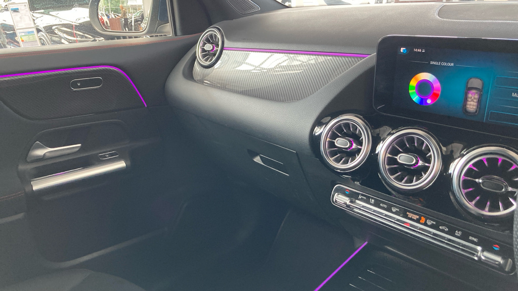 Mercedes-Benz GLA Class Gla 180 Amg Line Premium Black #48