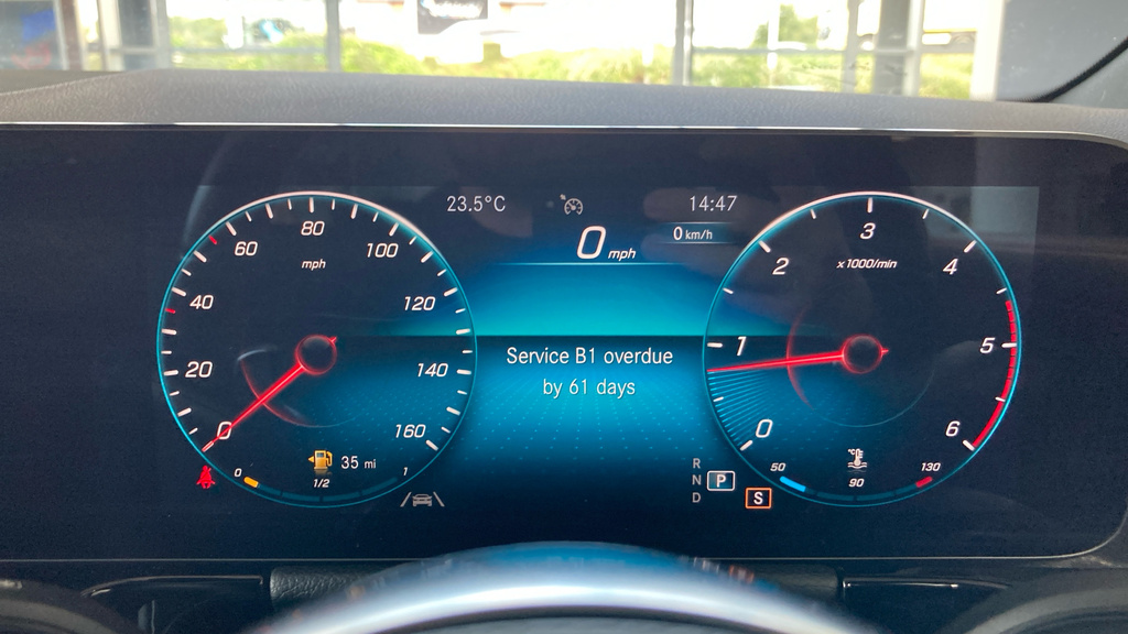 Mercedes-Benz GLA Class Gla 180 Amg Line Premium Black #28