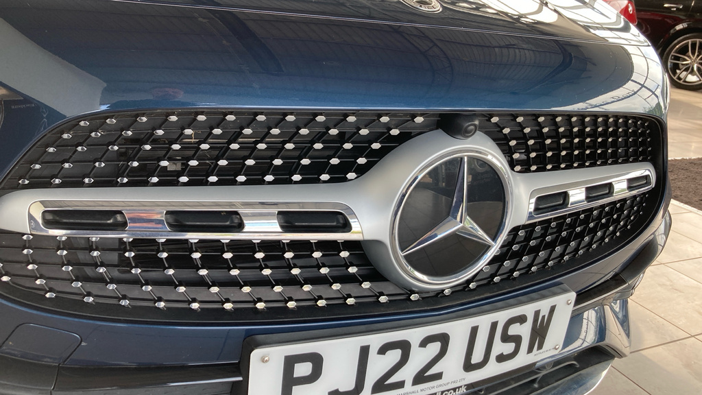 Mercedes-Benz GLA Class Gla 180 Amg Line Premium Black #30