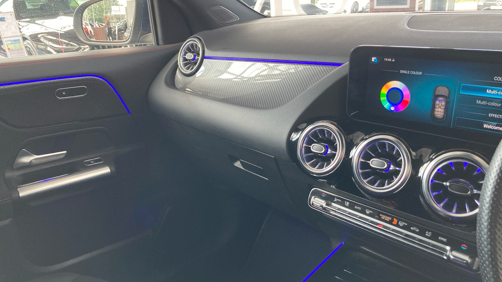 Mercedes-Benz GLA Class Gla 180 Amg Line Premium Black #47
