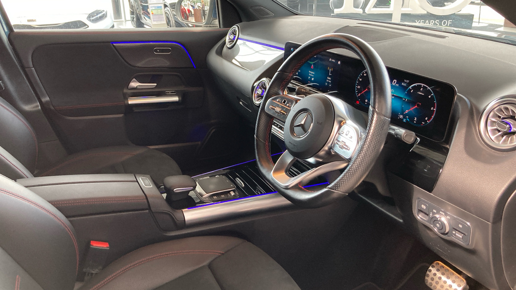Mercedes-Benz GLA Class Gla 180 Amg Line Premium Black #9