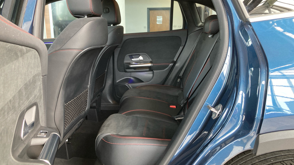 Mercedes-Benz GLA Class Gla 180 Amg Line Premium Black #14