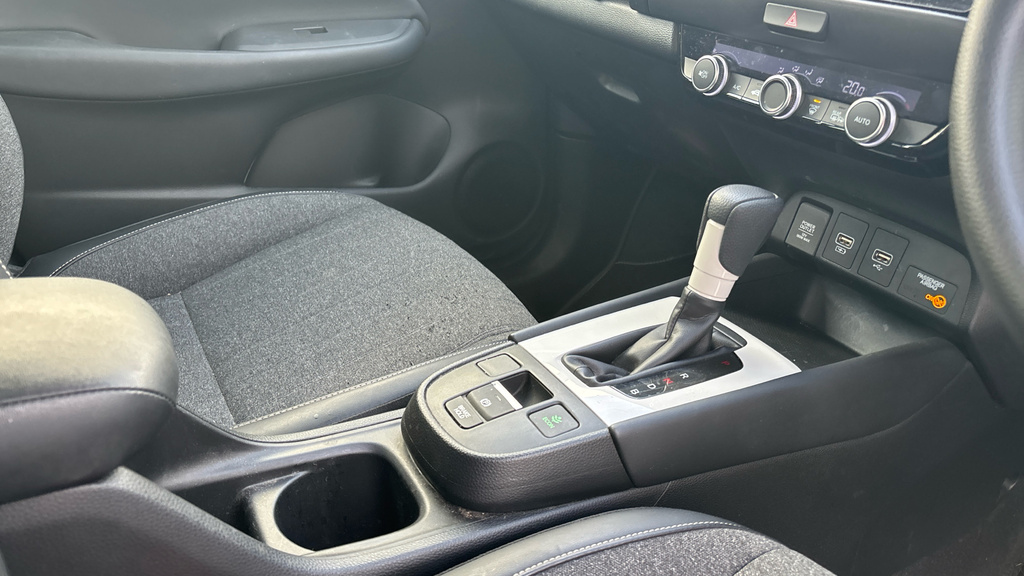 Honda Jazz Jazz Sr I-mmd Cvt White #37