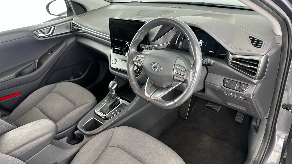 Hyundai Ioniq Hatchback White #9
