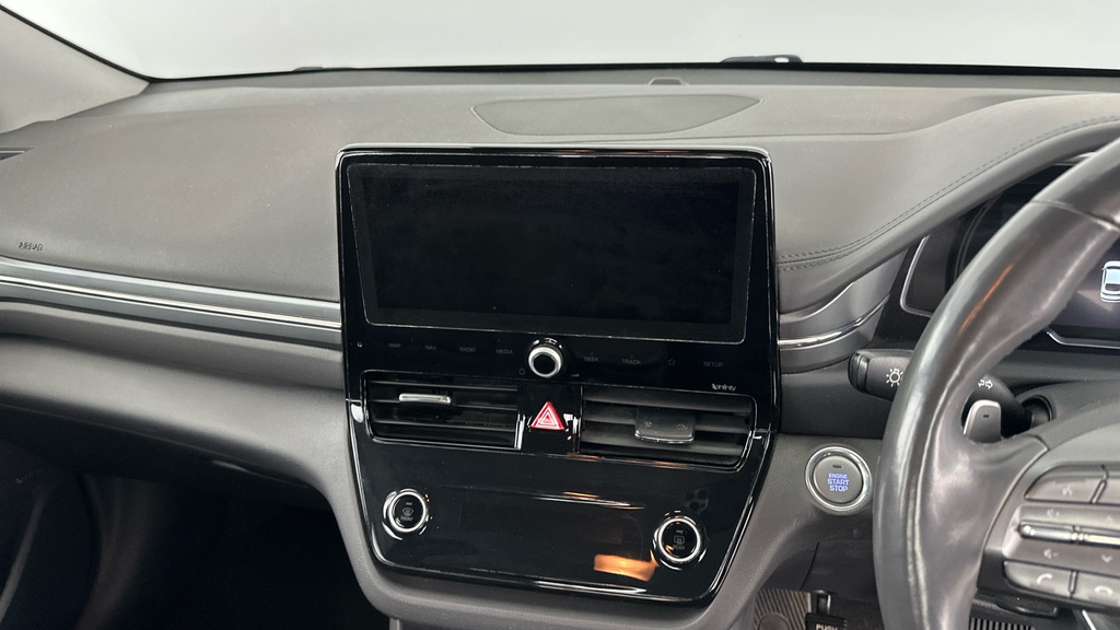 Hyundai Ioniq Hatchback White #16