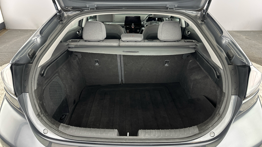Hyundai Ioniq Hatchback White #19