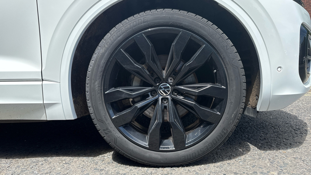 Volkswagen Touareg R-line Tech Plus Grey #36