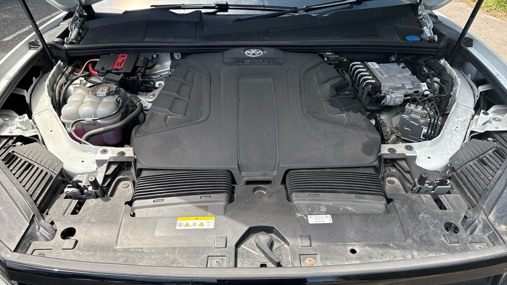 Volkswagen Touareg R-line Tech Plus Grey #32
