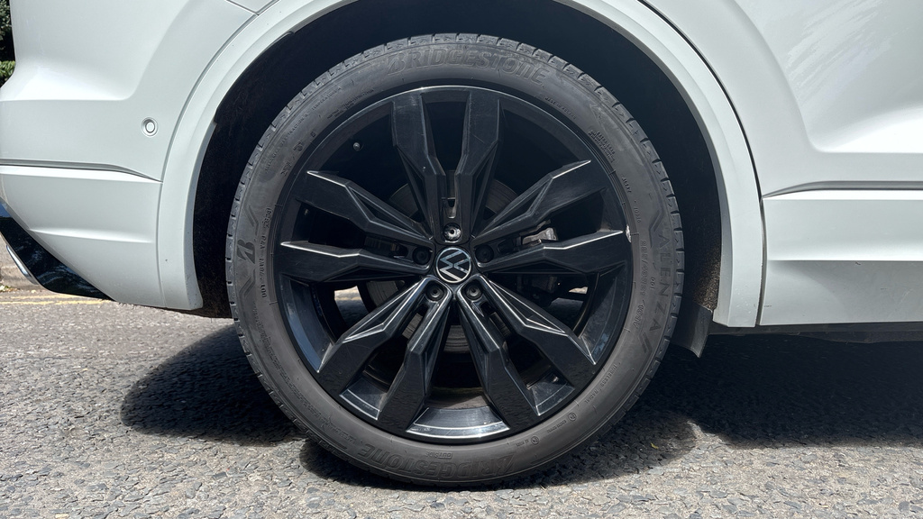 Volkswagen Touareg R-line Tech Plus Grey #33