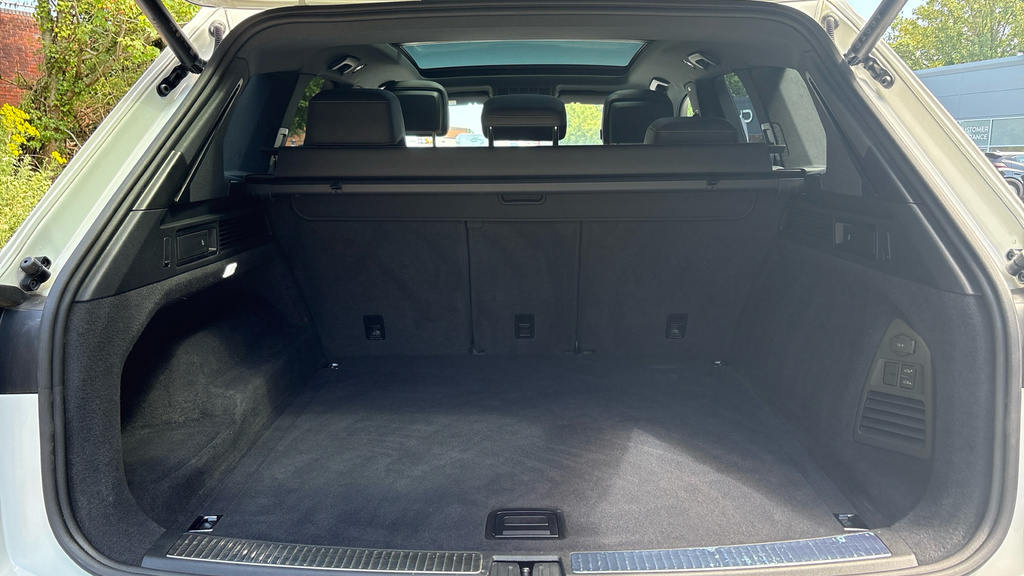 Volkswagen Touareg R-line Tech Plus Grey #31