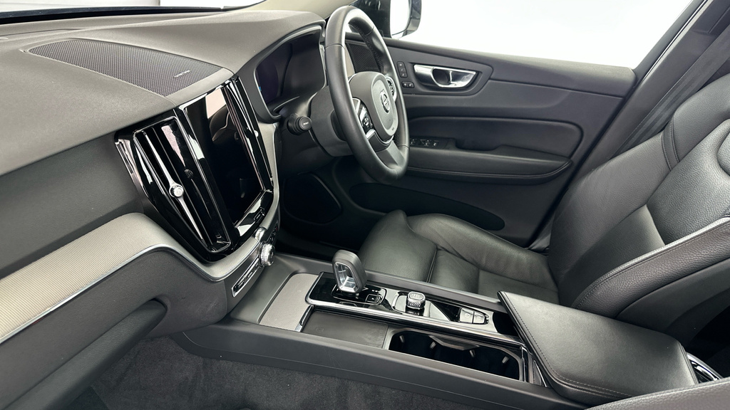 Volvo XC60 2.0 B4d Plus Dark Awd Geartronic Grey #29