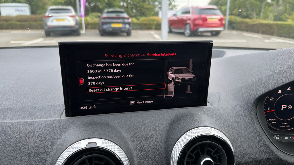 Audi Q2 35 Tfsi Black Edition S Tronic Cs 2023 Red #22