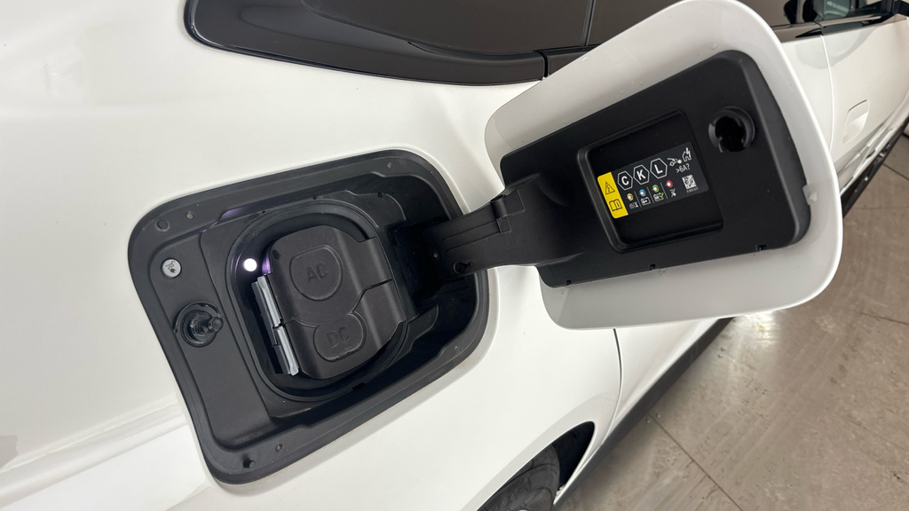 BMW i4 210Kw Edrive35 Sport 70Kwh 2025 White #24