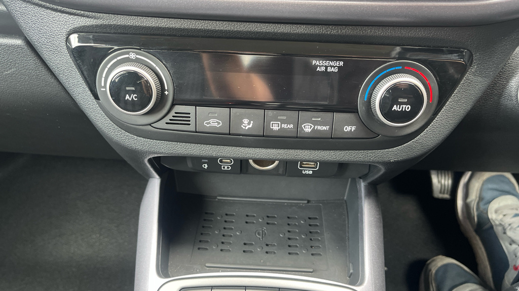 Hyundai I10 1.0 63 Premium Nav Red #31