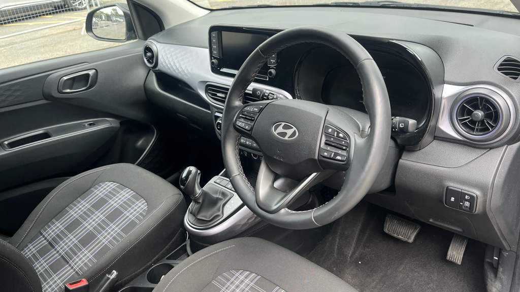Hyundai I10 1.0 63 Premium Nav Red #9