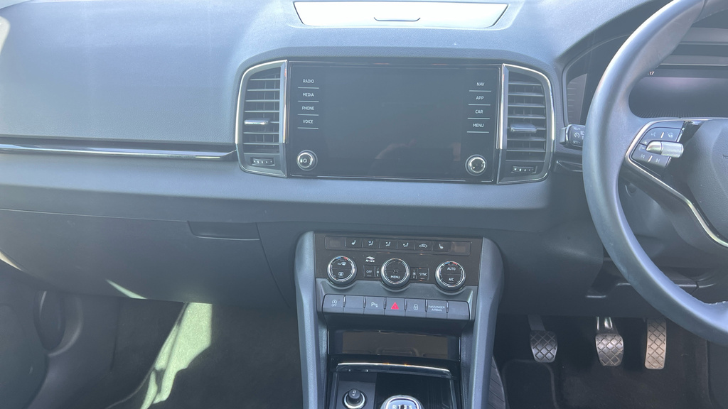 Skoda Karoq Se Drive Silver #17