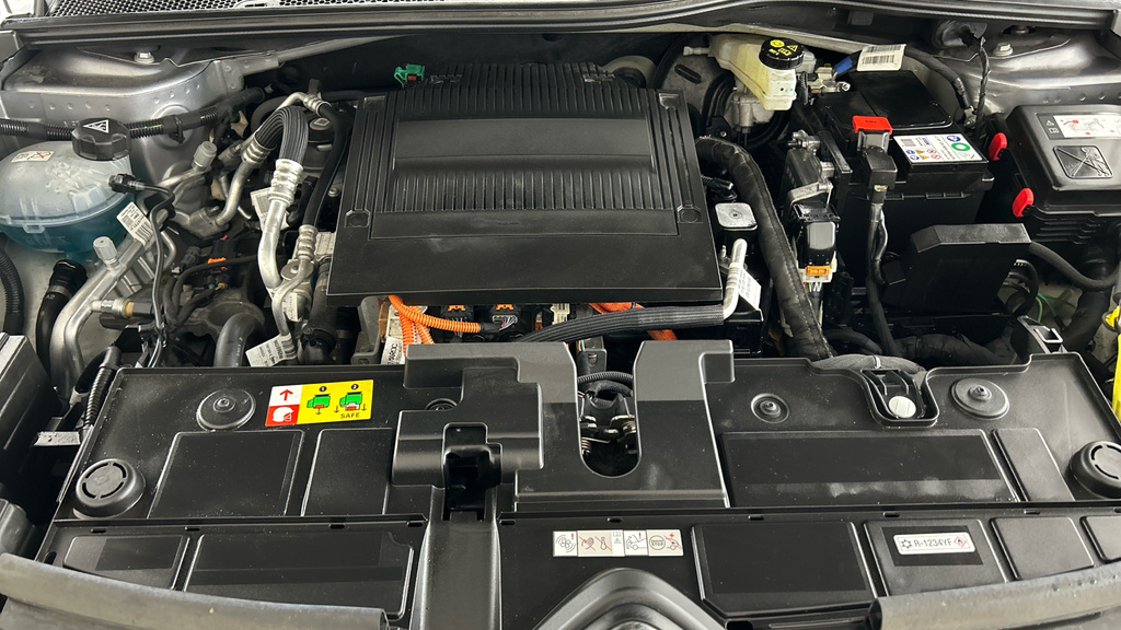 Citroen e-C4 50Kwh Shine Plus 7.4Kw Charger #23