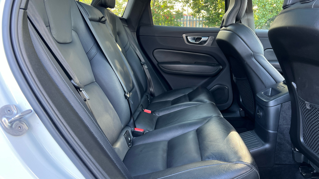 Volvo XC60 2.0 B4p Plus Dark Geartronic Black #23