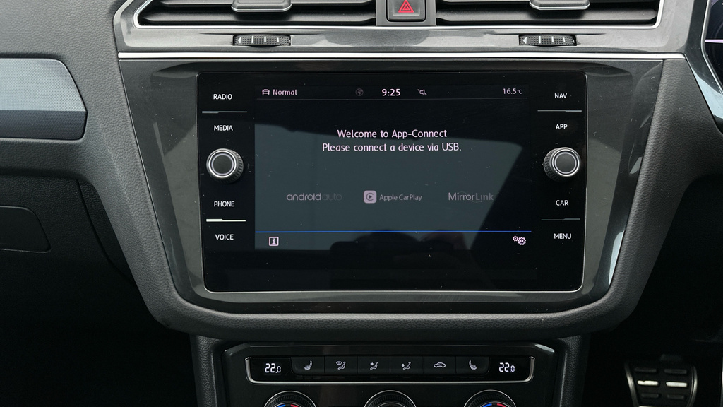 Volkswagen Tiguan Se Navigation White #19