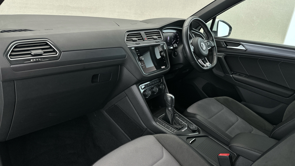 Volkswagen Tiguan Se Navigation White #13
