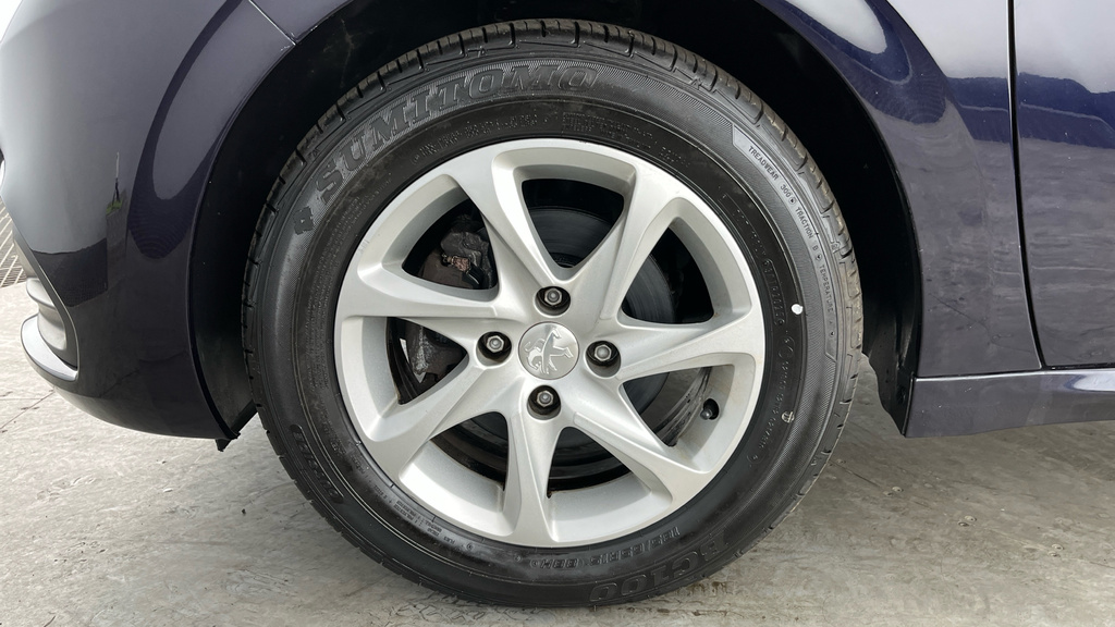 Peugeot 208 Black Edition White #22