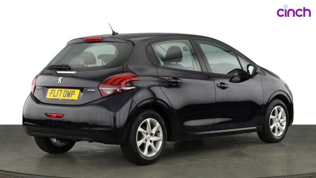 Peugeot 208 Black Edition White #3