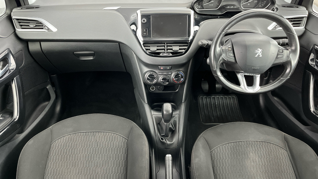 Peugeot 208 Black Edition White #13