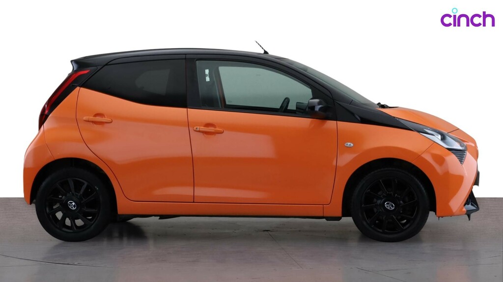 Toyota Aygo X X-play Black #2
