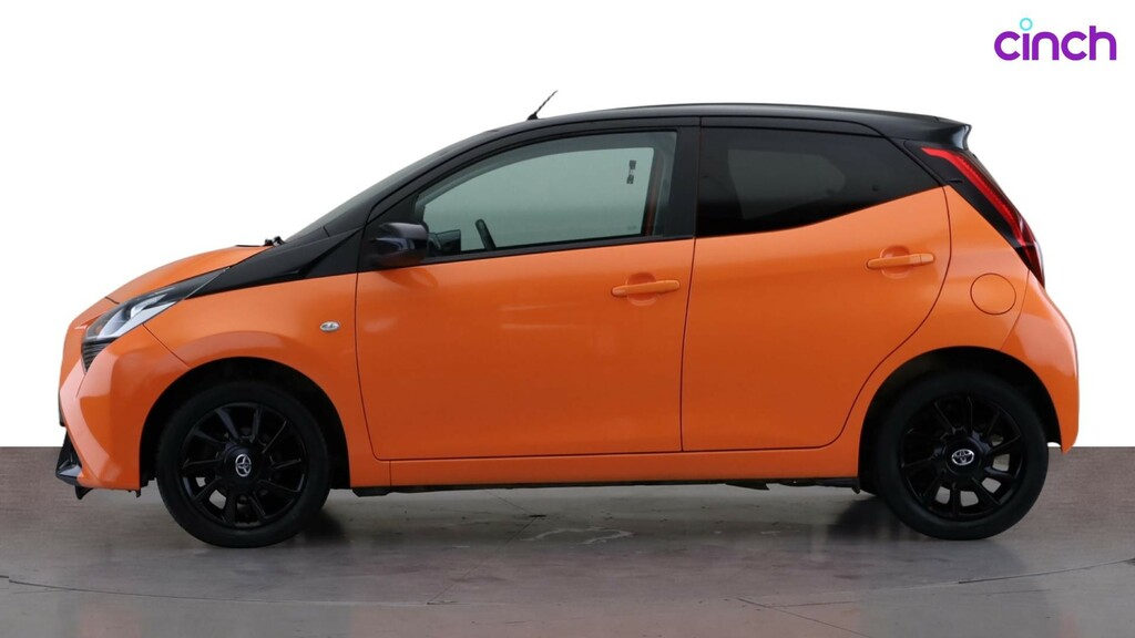 Toyota Aygo X X-play Black #6