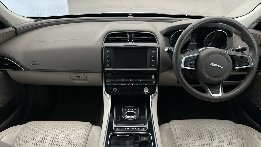 Jaguar XE 2.0D 180 R-sport Black #13