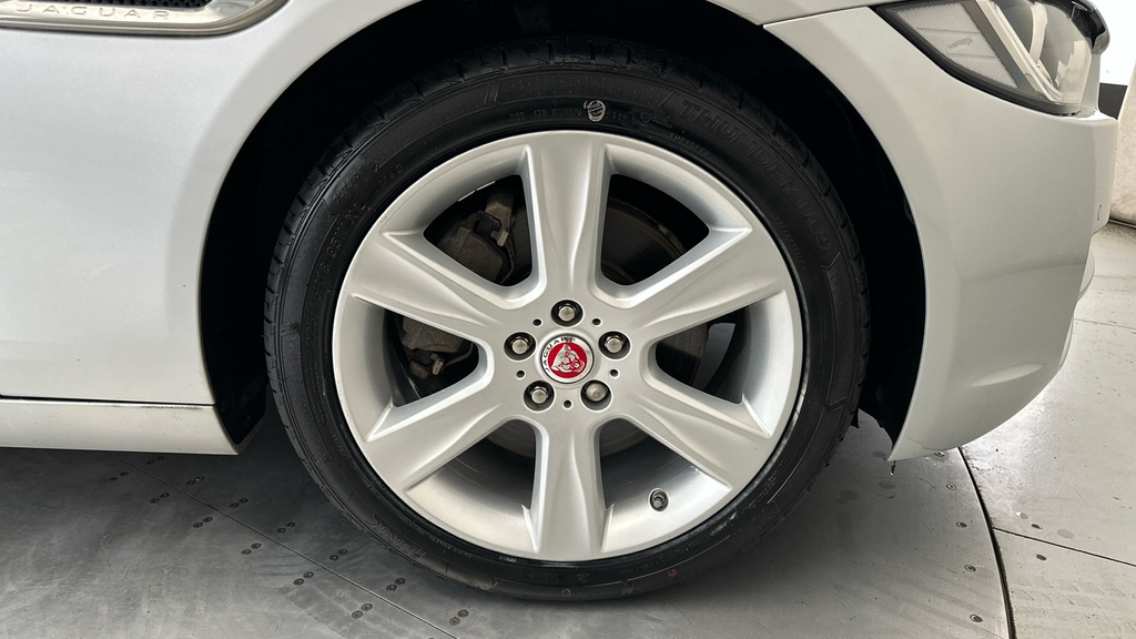 Jaguar XE 2.0D 180 R-sport Black #25