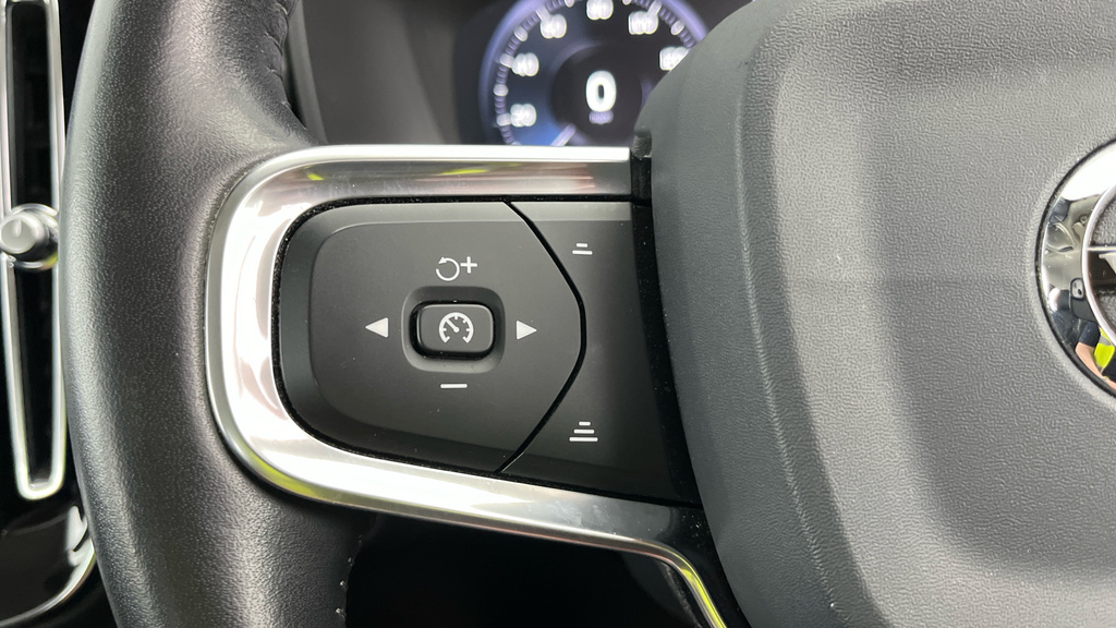 Volvo XC40 T3 Momentum Pro Front Parking Sensors Black #17