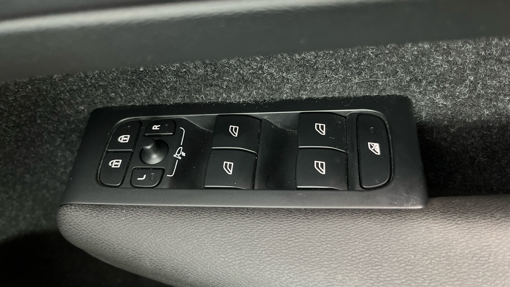 Volvo XC40 T3 Momentum Pro Front Parking Sensors Black #11