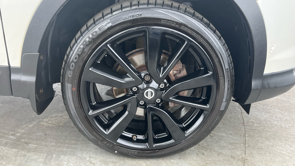 Nissan Qashqai Hatchback Black #30