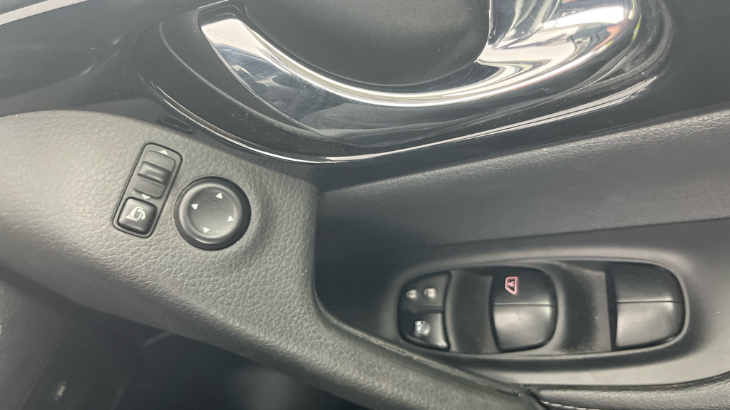 Nissan Qashqai Hatchback Black #12