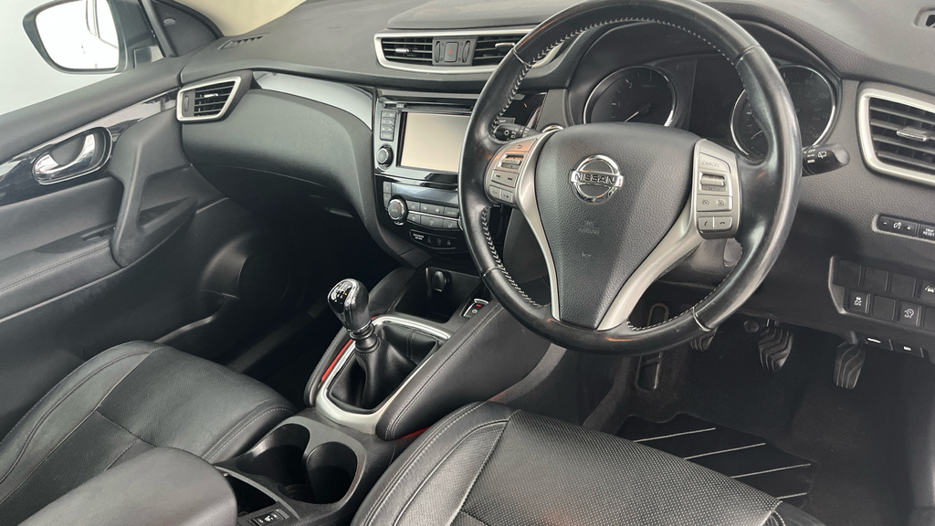 Nissan Qashqai Hatchback Black #9