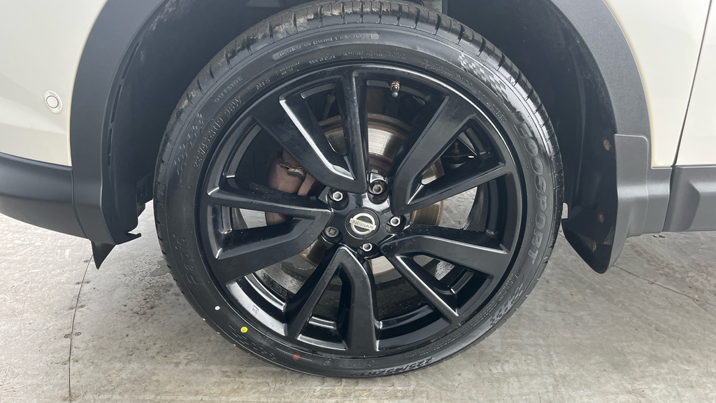 Nissan Qashqai Hatchback Black #27