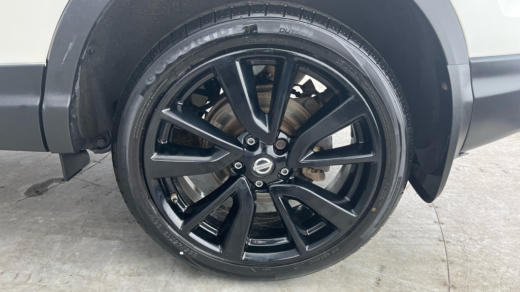 Nissan Qashqai Hatchback Black #28