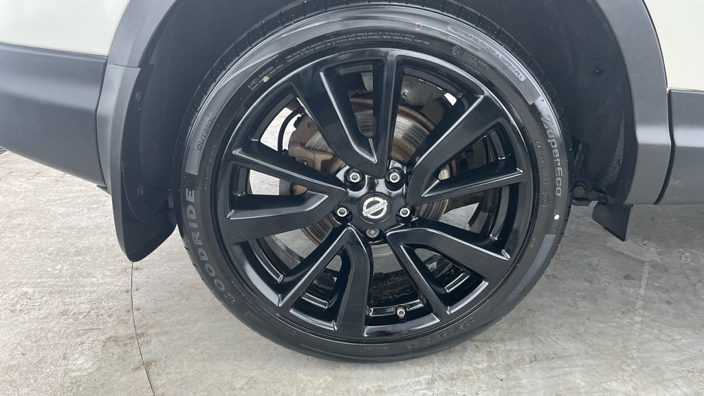 Nissan Qashqai Hatchback Black #29